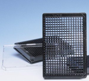 Nunc MicroWell 96 well optical bottom plates P8866-30EA