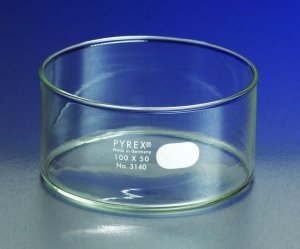 Pyrex crystallizing dish 