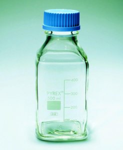 Pyrex Media-Lab Bottles, square, with cap and pouring ring, with printed trace code SLW1520/06D-10EA