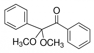 2,2-Dimethoxy-2-phenylacetophenone 